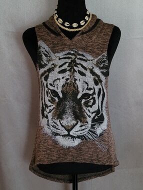Sleeveless Tiger Face Knit Top in Brown and White